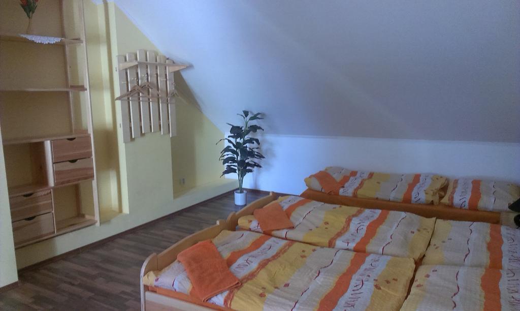 Penzion Marina Pri Slovenskej Restauracii Brezno Cameră foto
