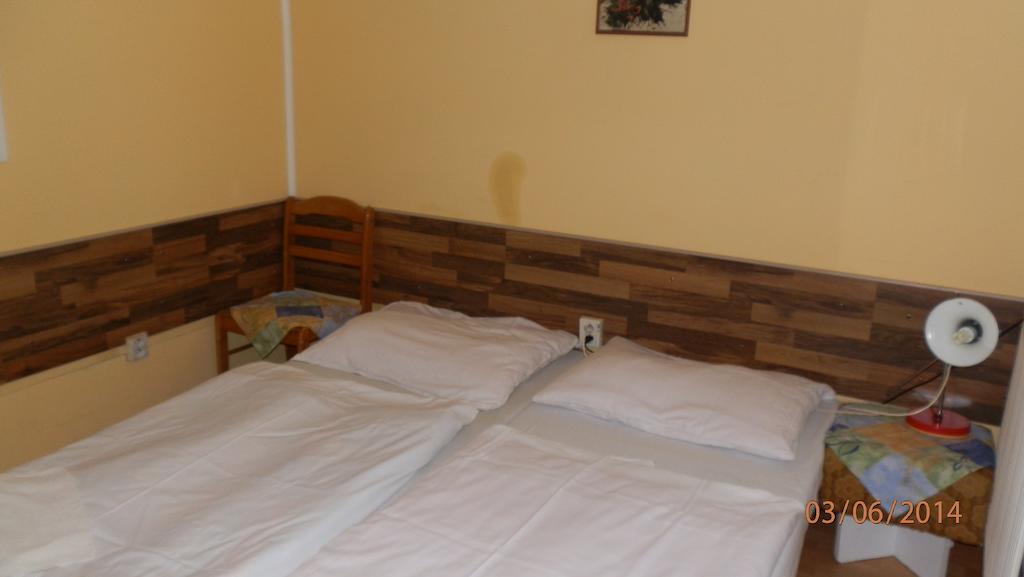 Penzion Marina Pri Slovenskej Restauracii Brezno Cameră foto