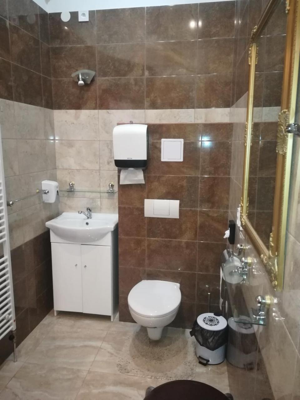 Penzion Marina Pri Slovenskej Restauracii Brezno Exterior foto